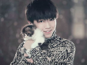 王俊凯引领粉丝热情，为饶晓志鼓掌喝彩