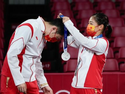 王楚钦孙颖莎超神一球，巅峰对决瞬间点燃赛场激情