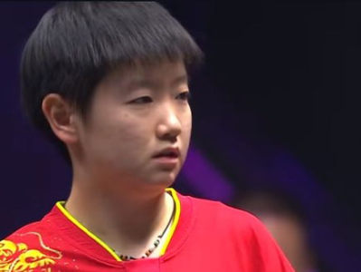 孙颖莎眼眶含泪，赛场情感瞬间引关注